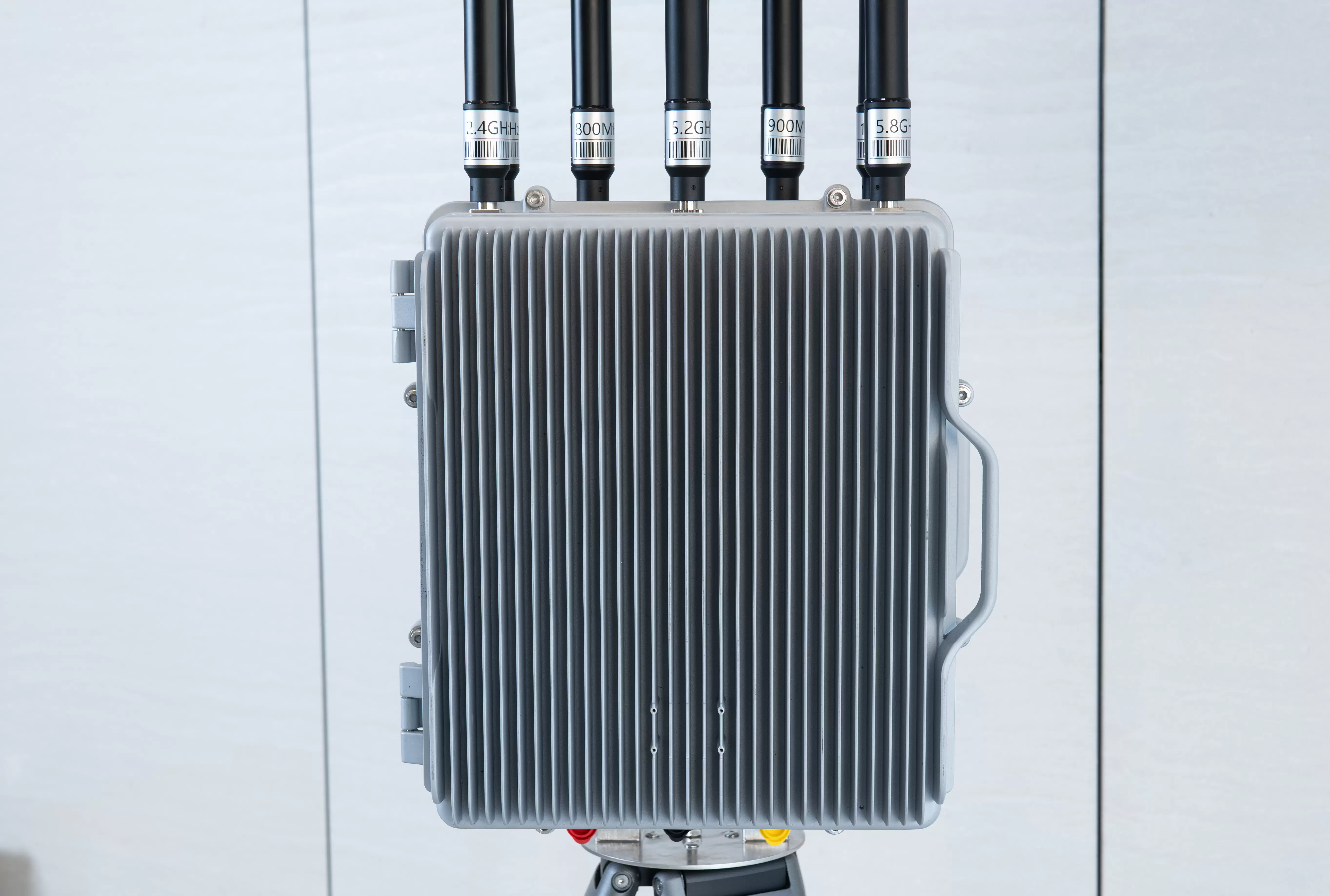 DR200-AB(c) Integriertes System zur stationären Drohnenerkennung, -störung und -manipulation