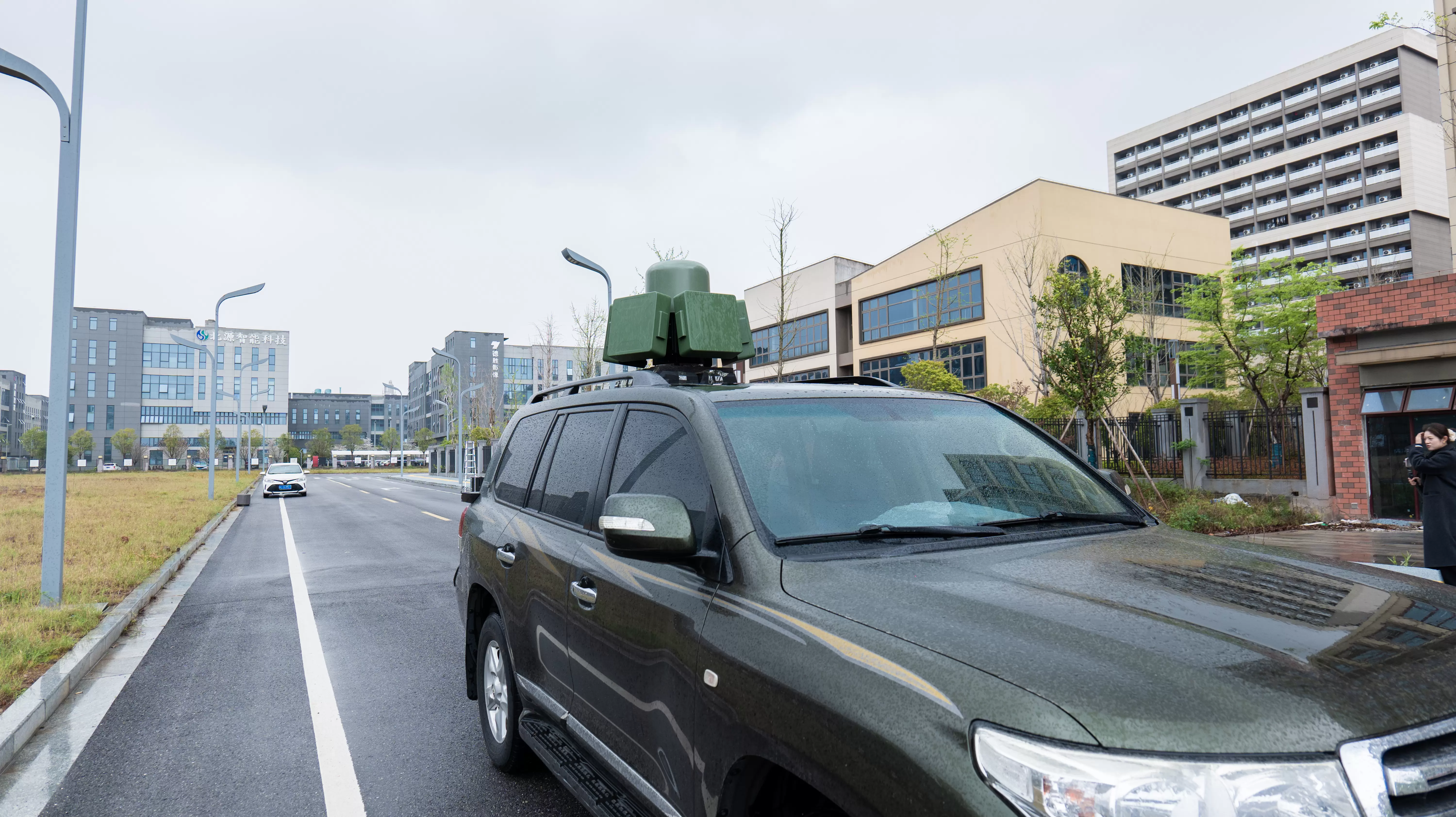 DR100-AB Fahrzeugmontiertes Drohnenerkennungs- und Störgerät