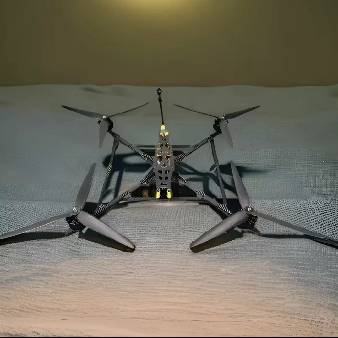 13A FPV 13-Zoll-FPV-Drohne mit KI-Steuerung und Glasfaser&uuml;bertragung